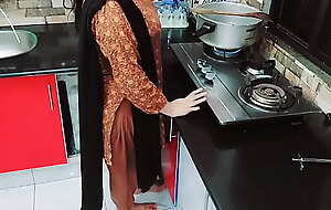 Desi Housewife Fucked Concerning In Pantry Greatest extent She Is Cooking With respect to Hindi Audio