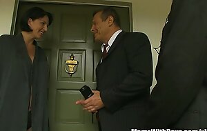 Slay rub elbows with President Fucks MILF Reporter Roxanne Manor-house