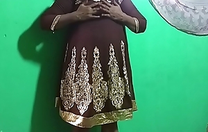 desi  indian tamil telugu kannada malayalam hindi horny vanitha identically chubby chest with the addition of shaved pussy  press hard chest press nip rubbing pussy masturbation using cucumber