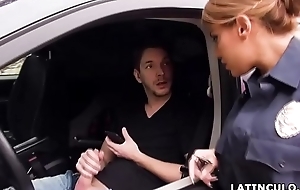 Latina officer caught on a chap paroxysmal off in his car! - mercedes carrera